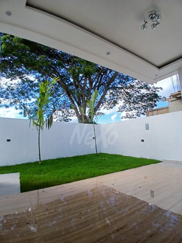 Venta Casa De Un Nivel En Exclusivo Residencial Santiago (hfc-227)