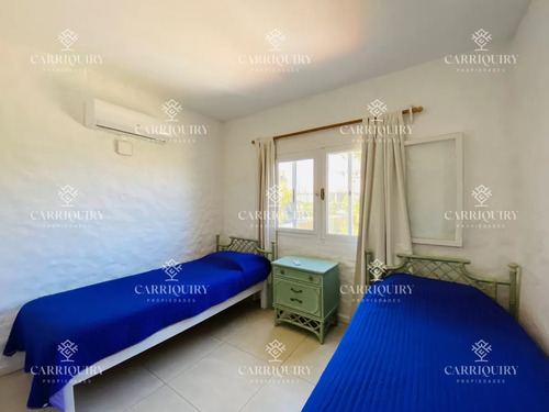 Casa A Metros Del Mar 3 Dormitorios 2 Baños Más Dependencia Con Baño
