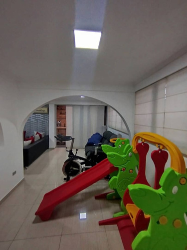 Venta De Casa Equipada De Ii Niveles, Urb. Castillejo, Conj. Resid. Las Bonitas, Guatire