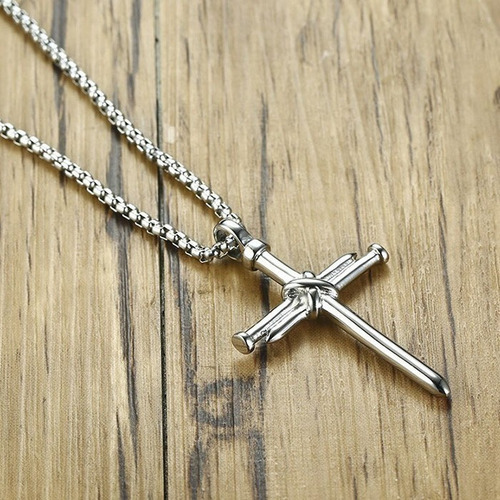 Imagem 2 de 5 de Colar Masculino Com Pingente Crucifixo Pregos