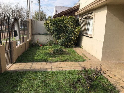 Imagen 4 de 11 de Vendo Casa De Muy Buena Construcción Y A Buen Precio