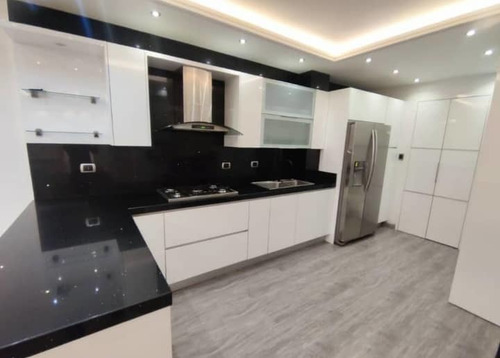 Imagen 3 de 9 de Vendo Townhouse 255m2 Zona Prebo Marzo 2022 Sandra Niño