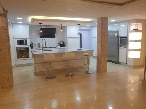 Imagen 3 de 11 de Venta De Hermosa Casa Quinta En La Urb. Prebo Ii Valencia Foc-577