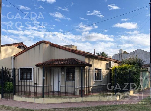 Imagen 1 de 11 de Casa - Alejandro Korn