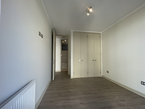 Depto. Frente A Metro Los Dominicos. 2 D+2 B. Cod 41100