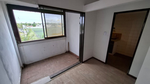 Se Vende Departamento 1 Dorm. Monoblock Stabio