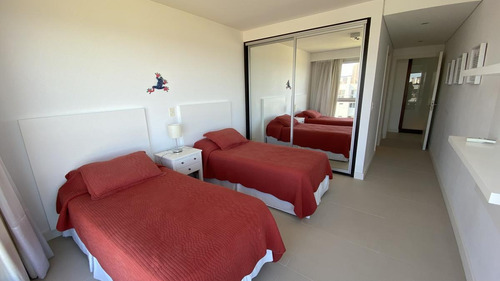 Imagen 21 de 30 de Apto Con Vista Al Mar, Parrillero Propio, 3 Suites Servicio, Temp 2022 - Playa Brava