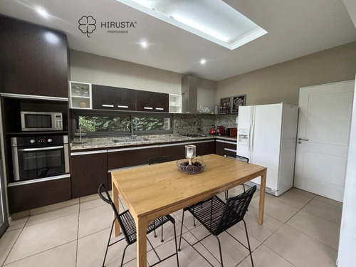 Casa En Venta 4 Dormitorios+playroom+escritorio