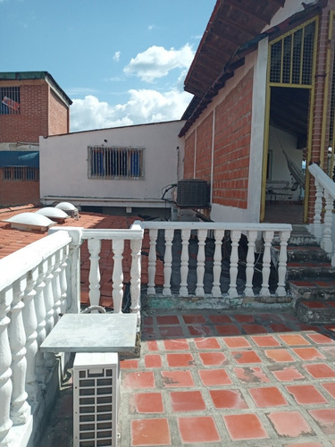 Imagen 8 de 12 de Casa Amplio En Las Brisas De Cua