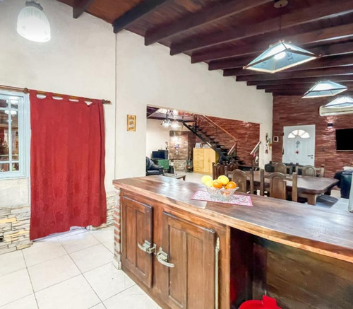 Casa En Venta - 3 Dormitorios 2 Baños - Local - 4662mts2 - Ensenada