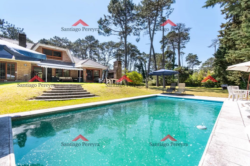 Espectacular Casa De Seis Dormitorios Y Servicio En Venta En Luganoespectacular Casa De Seis Dormitorios Y Servicio En Venta En Lugano