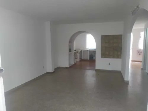 Casa Muy Amplia Ya Que Son Dos Unidas Por Dentro.
