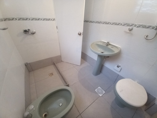 Apartamento Grande Sobre Avenida