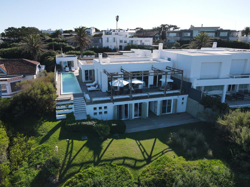 Casa En La Playa Primera Linea Del Mar. La Barra Punta Del Este.
