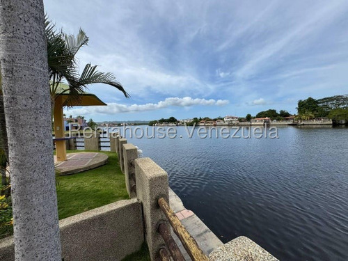 Hermosa Casa En Venta En Puerto Encantado Higuerote
