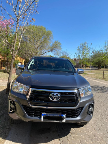 Imagen 3 de 8 de Toyota Hilux Srv 4x4 2019 Línea 2020