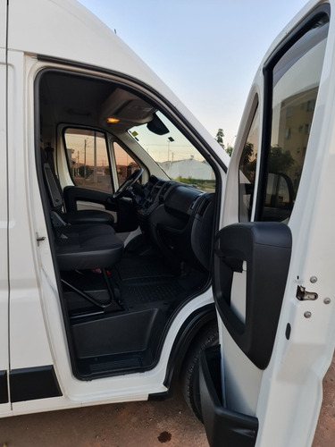 Imagem 10 de 15 de Peugeot Boxer Furgão 2020 2.0 Business L3h2 (13m³) 5p