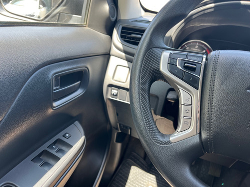 Mitsubishi L200 2.4 Work Cr 4X2