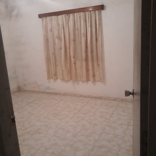 Casa 2 Dormitorios Con Amplio Terreno Sobre Esquina