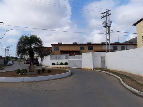 Imagen 10 de 12 de Agradable Town House En Una Zona Fresca Del Valle