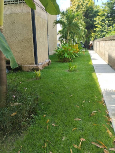 Ofrece A La Venta Apartamento Totalmente Para Habitar, Ubicado Av Principal De Santa Ines, En El Conjunto Residencial Doña Juana. 013jsc