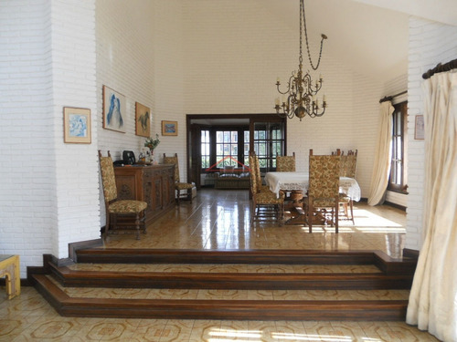 Casa En Mansa, 4 Dormitorios *- Ref: 3360