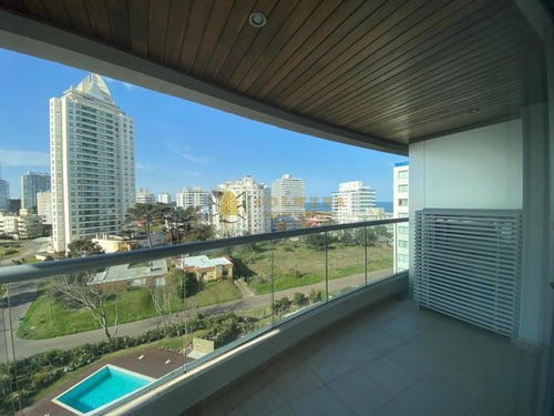 Muy Buen Depto Con Los Mejores Servicios En Playa Brava!!- Ref: 4752