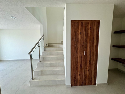 Ambiente Tranquilo, Amplio Jardín- La Vista Residencial