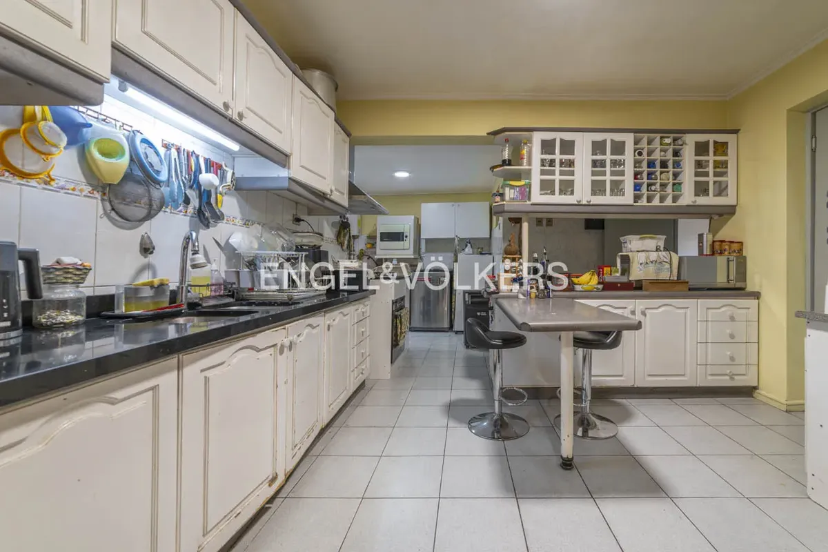 Imagen 5 de 18 de Amplia Casa 6d 3b / Barrio Residencial