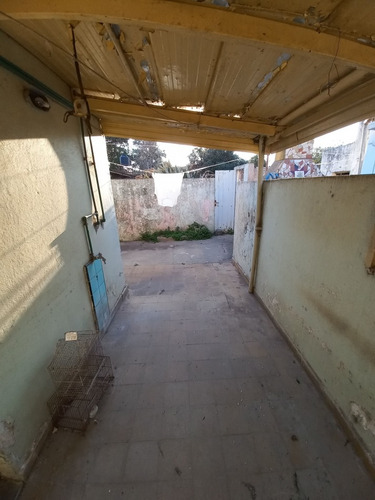 Inmueble Con Dos Viviendas En General Rojo