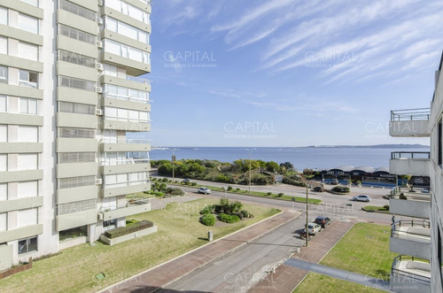 Imagen 4 de 14 de Apartamento De Tres Dormitorios En Primera Fila De Playa Mansa, Punta Del Este - Punta Del Este Mansa
