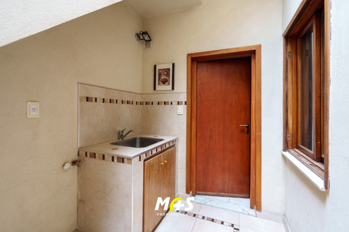 Villa Del Parque. Casa En Venta 5 Amb. Gge. Quincho Impecable!