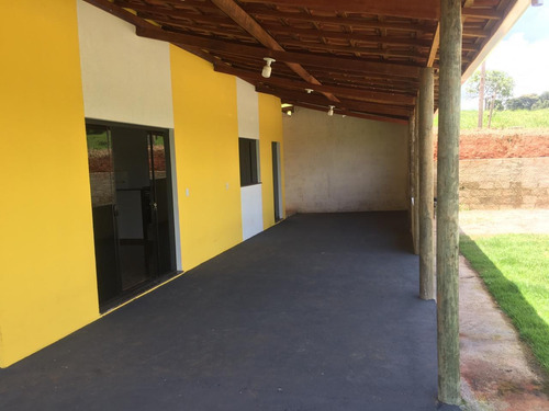 Chácara Em Caxambu Com 1500 M2 , Casa Com Ótimo Acabamento , Bela Vista , 8 Klm De Caxambu , Piscina. - 1039