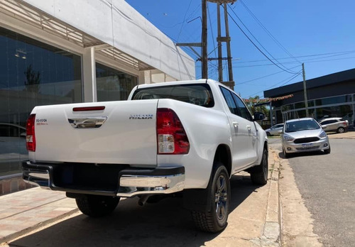 Imagen 4 de 15 de Toyota Hilux D/cabina 2.4 Tdi Sr 4x2 0km My2023