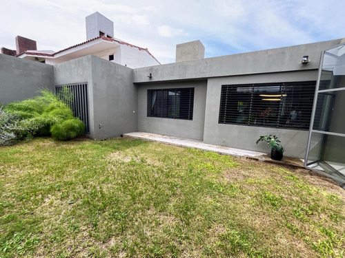 Espectacular Casa Totalmente Reciclada En Urca