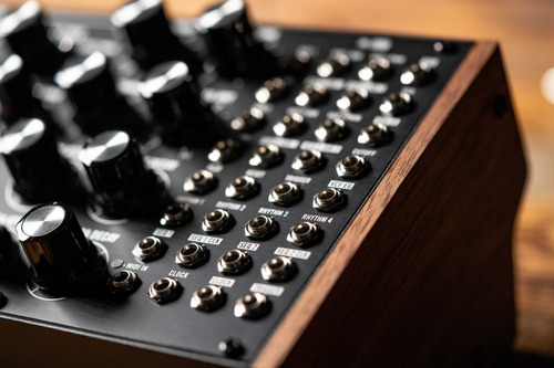 Imagen 7 de 10 de Subharmonicon Sintetizador Semimodular Moog Music Audiotecna