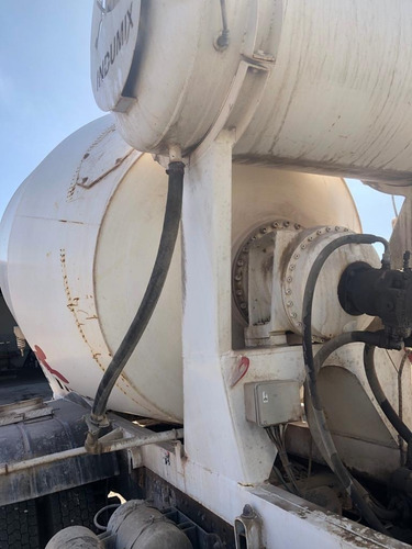 Imagen 5 de 6 de Mixer Hormigonero Iveco 6x4 C/indumix 8m3 2011
