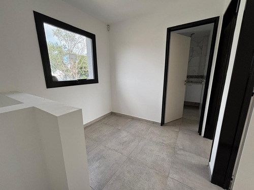 Duplex En Venta - 2 Dormitorios 2 Baños - 207mts2 - Villa Elisa