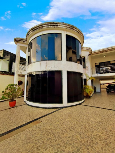 Imagen 2 de 25 de Casa Venta Urb. Agua Clara. Adlz