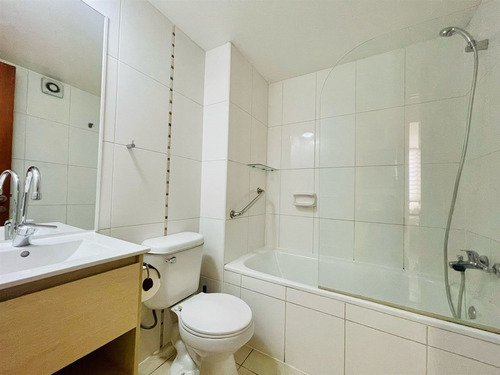Depto En Venta De 2 Dorm. A Pasos Metro Hernando Magallanes