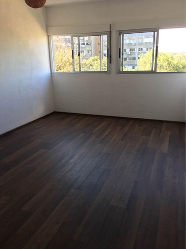 Venta - Apartamento De 3 Dormitorios Con Renta. Acepta Banco - Ref. #868