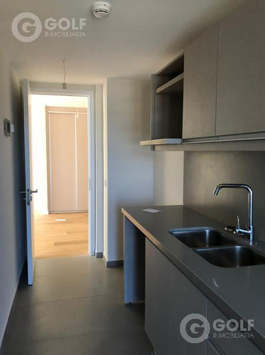 Alquilo Apartamento Penthouse De 2 Dormitorios, Gran Terraza Con Parrillero, Garaje Para 2 Autos, Carrasco