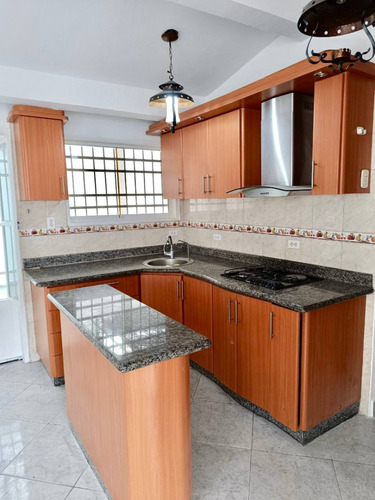 Inmocity Inmobiliaria Vende Casa Urb. La Romana Maracay