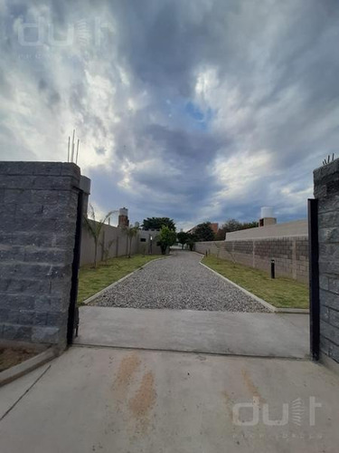 Imagen 2 de 24 de Venta De Duplex 2 Dormitorios En B° San Fernando - Complejo Cerrado