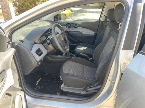 Imagen 15 de 17 de Chevrolet Onix 2019 1.4 Joy Ls