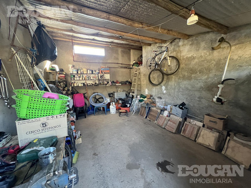 Venta - Casa Tipo Quincho Con Pileta Sobre Terreno Propio