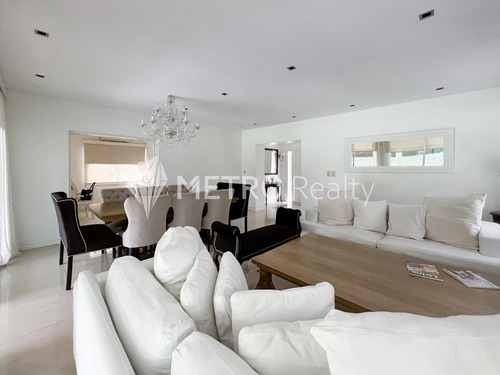 Casa En Venta De 3 Habitaciones En Los Sauces, Nordelta