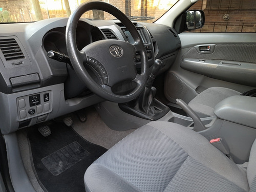 Imagen 9 de 16 de Toyota Hilux 2010 3.0 I Srv Cab Doble 4x4 (2009)
