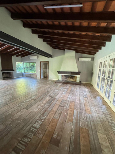 Venta Y Alquiler Casa Carrasco Sur. Proximo A Arocena. Ideal Empresa. 6 Dormitorios. Servicio. Coche