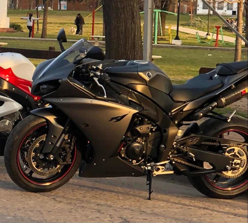 Yamaha R1